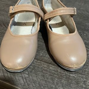 girl tap shoes tan